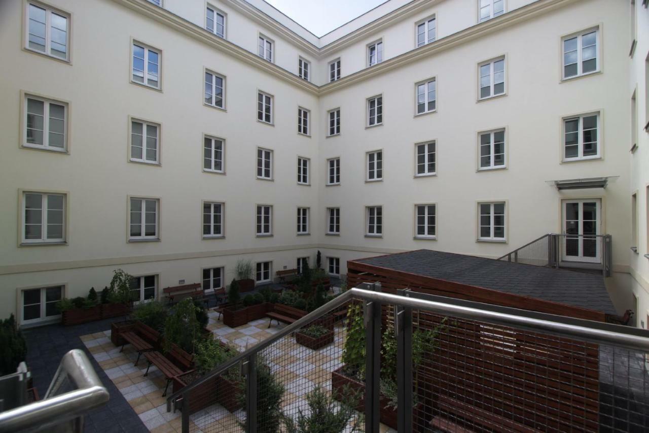 Dom Pomocy Studentom Varsóvia Exterior foto